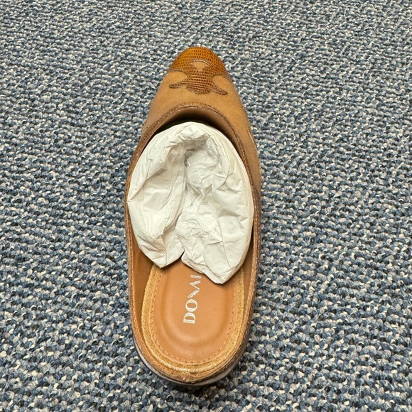 Shoes - Picture 2 of 8